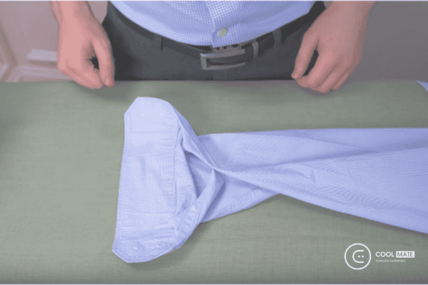 Ủi phần cổ tay áo