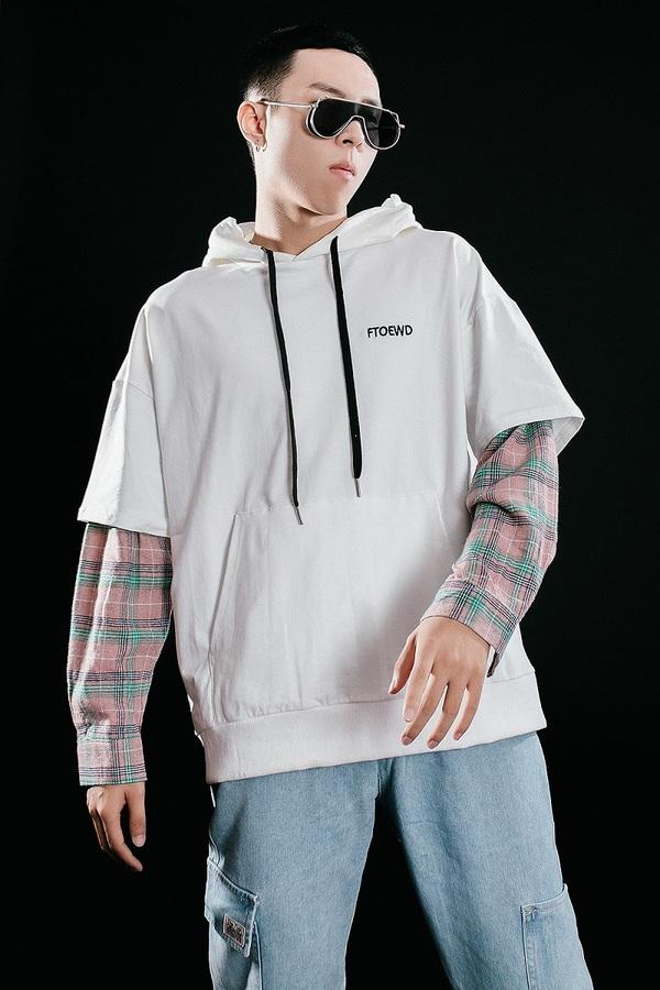 Xắn tay áo hoodie trở nên gọn gàng và sạch sẽ