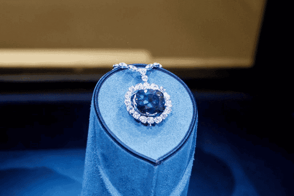 dây chuyền kim cương đắt nhất thế giới