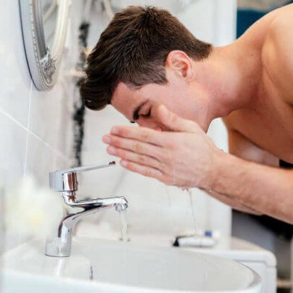 sữa rửa mặt trị mụn cho nam