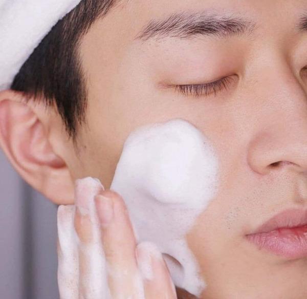 sữa rửa mặt trị mụn cho nam