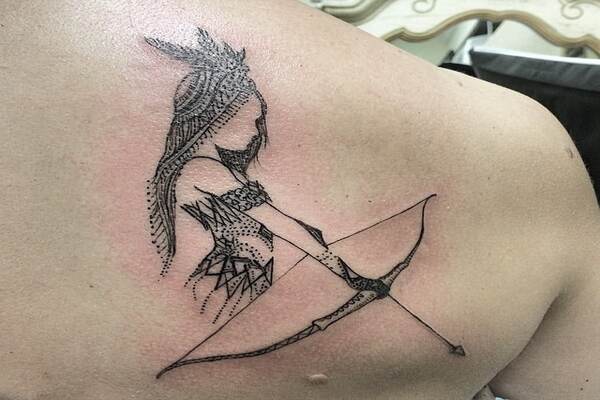 Hình xăm cung Nhân Mã linework