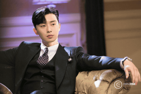 Nam diễn viên Park Seo Joon trong “Thư ký Kim đây rồi” với mái tóc Pompadour đầy cuốn hút