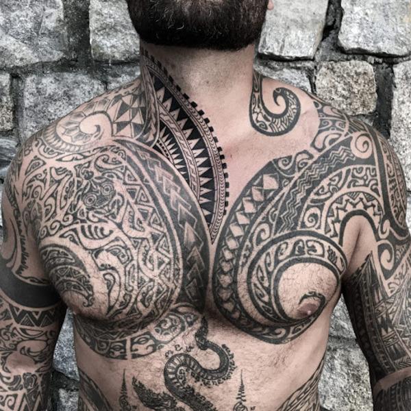 Hình xăm Maori kín ngực