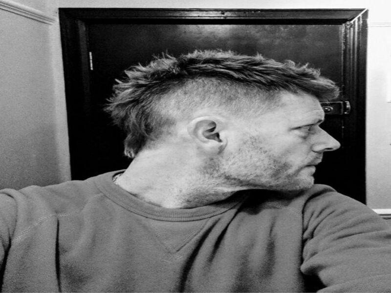 Kiểu tóc Mohican ngắn không vuốt uốn xoăn