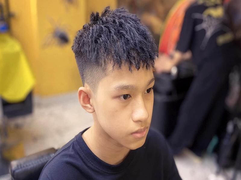 Kiểu tóc Mohican ngắn không vuốt uốn con sâu