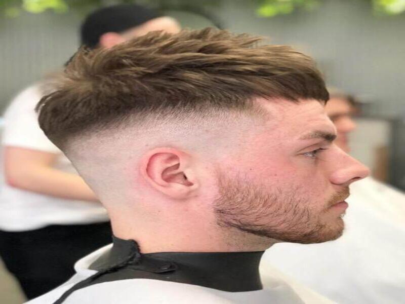 Kiểu tóc Mohican ngắn không vuốt nam tính và thịnh hành