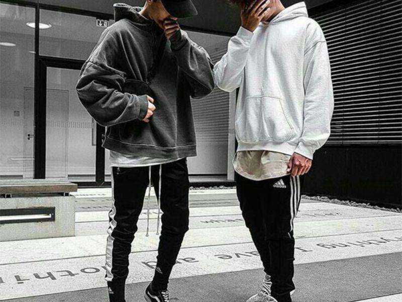 Phối áo hoodie form rộng với quần jogger