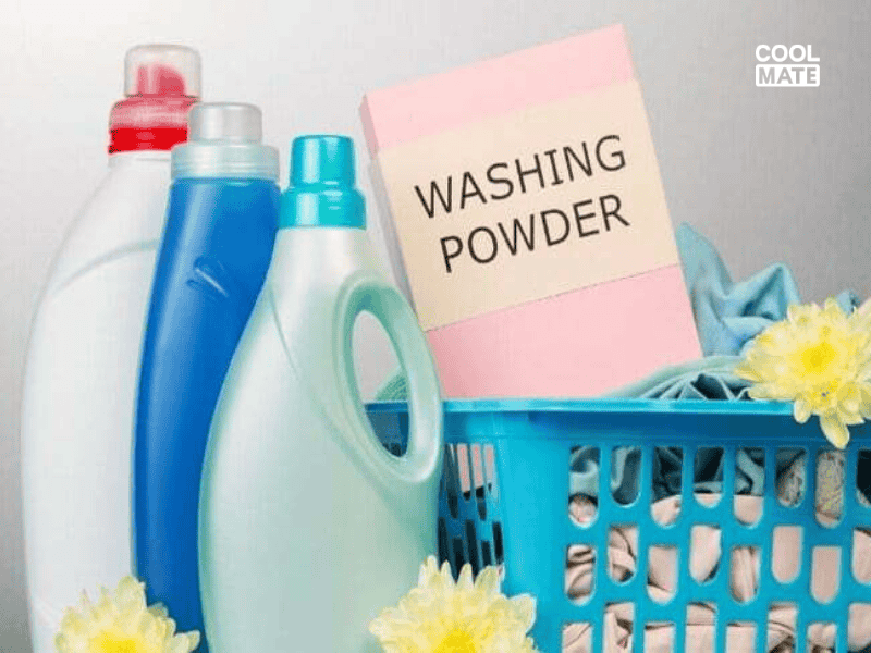 Một trong những tips giặt tất trắng hữu hiệu chính là sử dụng chất tất rửa