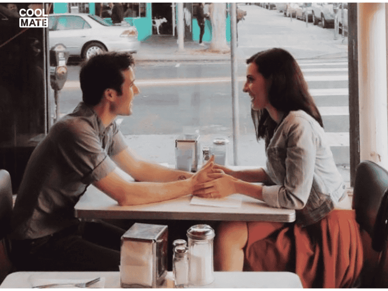 Cần lưu ý gì khi đi date lần đầu tiên để không bị lừa Đi date thường mang ý nghĩa tốt đẹp tuy nhiên dạo gần đây lại bị một số thành phần bẩn tính biến thành những cuộc lừa đảo đáng sợ. Sau đây là những tips giúp bạn bảo vệ chính bạn trong lần di date đầu tiên không bị lừa. Đối với con trai Những ông con trai thường có thói quen chat gái qua game hay qua app. Tuy nhiên, này vô tình khiến bạn sập bẫy những nàng trap girl hạng sang và đỉnh cao nhé! Thông thường, bạn nên cẩn thận với những dấu hiệu sau đây:   Những cô gái thường xin tiền để đi taxi về nhà. Phạt tiền bạn vì đến muộn. Sau khi hẹn hò xong rủ bạn đi tiếp nơi khác. Chủ động động chạm tay chân trong lần đâu. Đối với con gái Đối với con gái tuyệt đối nên cẩn thận trong lần di date đầu tiên. Vì không khéo bạn sẽ thành miếng mồi ngon trong miệng các anh trap boy đấy. Hẹn hò không xấu nhưng quan trọng là bạn biết bảo vệ bản thân để mang đến sự an tâm cho bạn bè, người thân. Tốt nhất bạn nên chú những điều sau để bảo vệ chính mình.   Nên chủ động đi xe của mình trong lần đi date đầu tiên. Lưu ý về thời gian, không về quá muộn. Nếu thấy không thoải mái trong buổi hẹn hò đầu tiên, hãy chủ động bắt xe. Kết luận Đi date hay hẹn hò lần đầu sẽ là khoảnh khắc vô cùng quý giá của cặp đôi và là những cảm xúc ai cũng trải qua một lần trong đời. Vậy nên, hãy chuẩn bị thật kỹ càng để tạo những ấn tượng tuyệt vời trong buổi date đầu tiên nhé! 