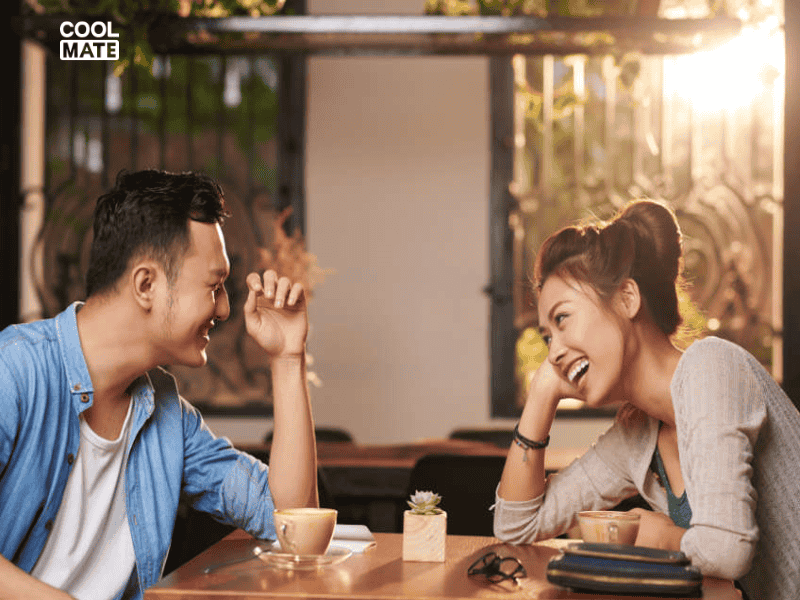 Quan tâm và trở nên thú vị sẽ là cách giúp bạn rút ngắn khoảng cách với đối phương