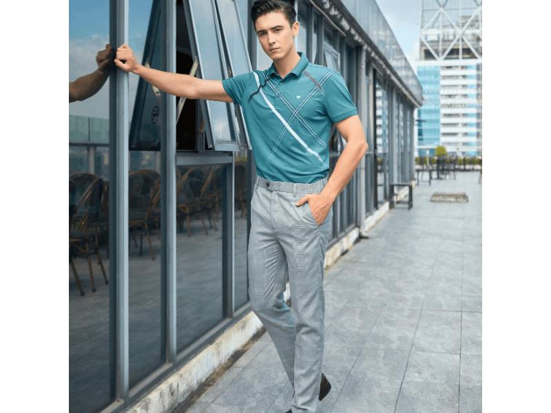 Combo áo polo nam trung niên với quần kaki phong cách