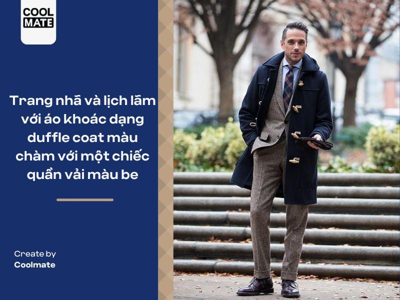 Phối áo khoác duffle coat màu chàm với quần vải màu be cho chàng