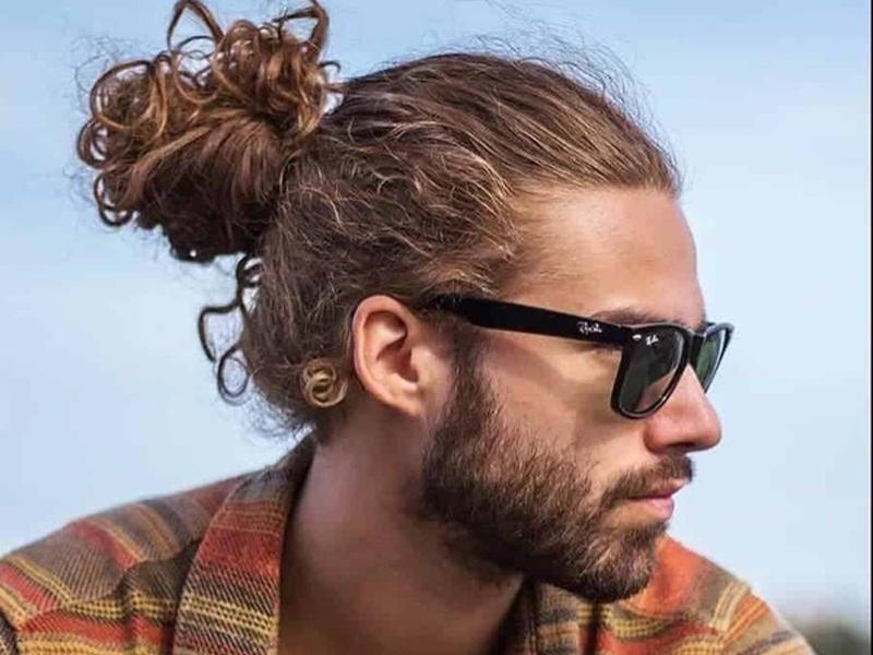 Man Bun buộc cao hoặc thấp