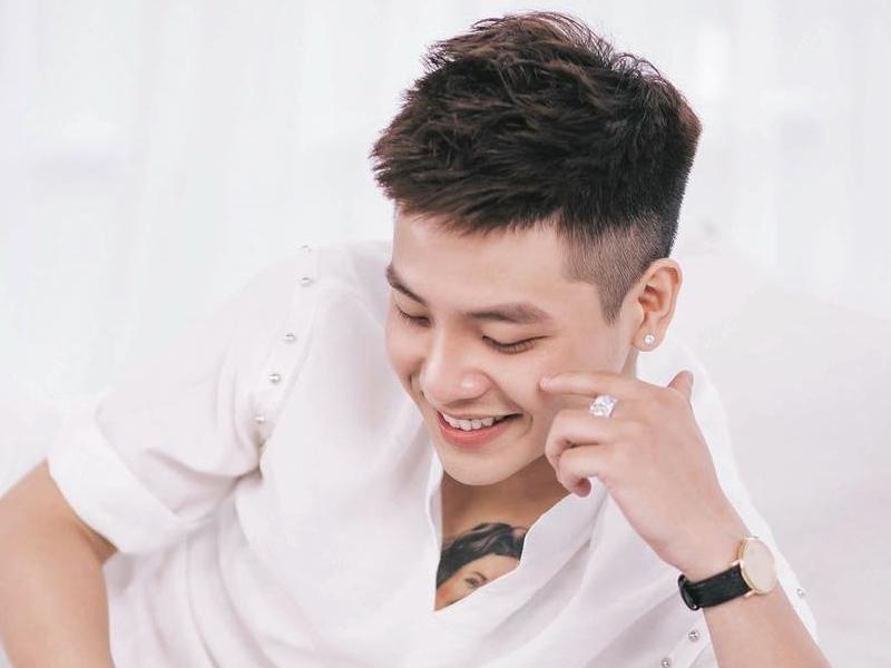 Quân AP với kiểu tóc Mohican tạo ấn tượng mạnh với khán giả.