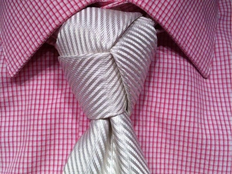 Kiểu thắt cà vạt Trinity cũng có tạo hình đầy độc đáo