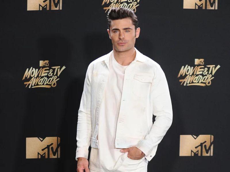 Chàng diễn viên Zac Efron hóa "bạch mã hoàng tử" đầy lịch lãm trong trang phục vest