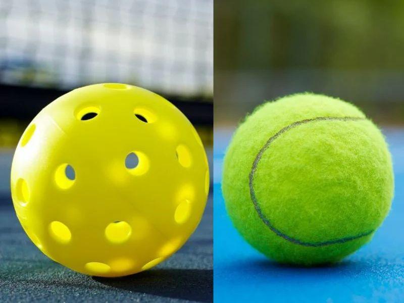bóng pickleball có kích thước nhỏ hơn đáng kể