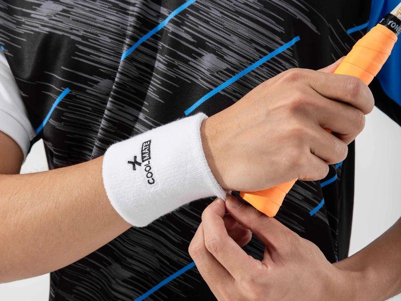Wristband rất hữu ích khi giúp cho người chơi pickleball