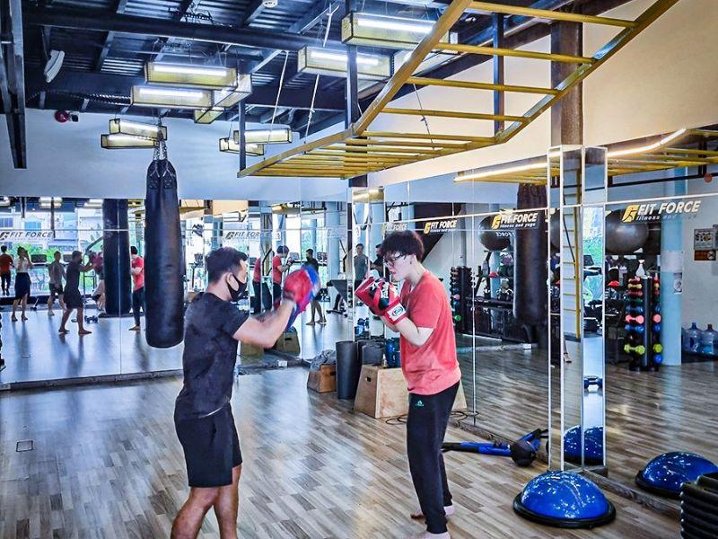 Lớp học Fit Force Fitness and Yoga rộng rãi, thoải mái