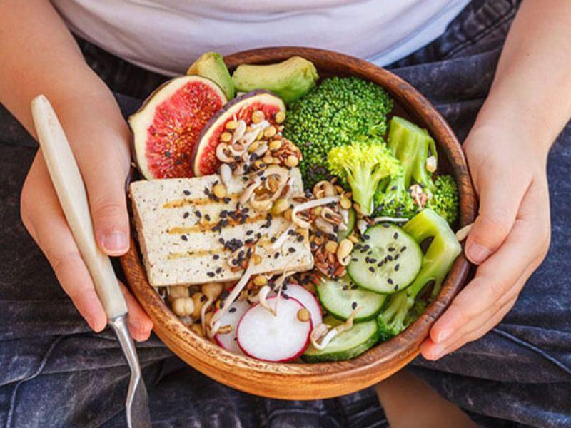 Duy trì chế độ ăn uống lành mạnh, hạn chế đồ ăn nhanh sẽ giúp giảm cân hiệu quả