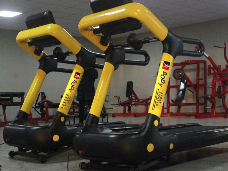 Thiết bị chạy bộ tại cửa hàng Phạm Gia