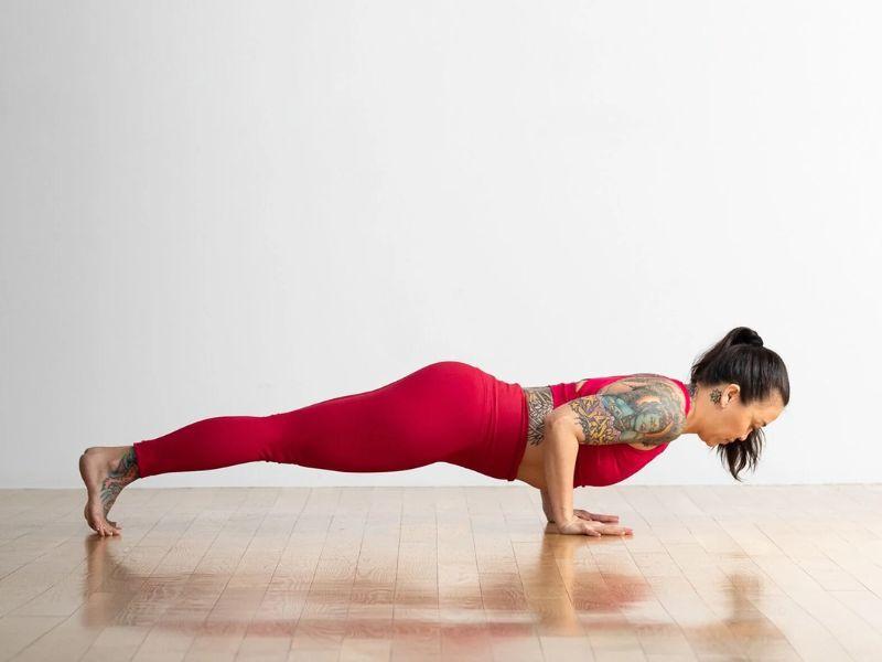 Thử ngay tư thế Chaturanga Dandasana