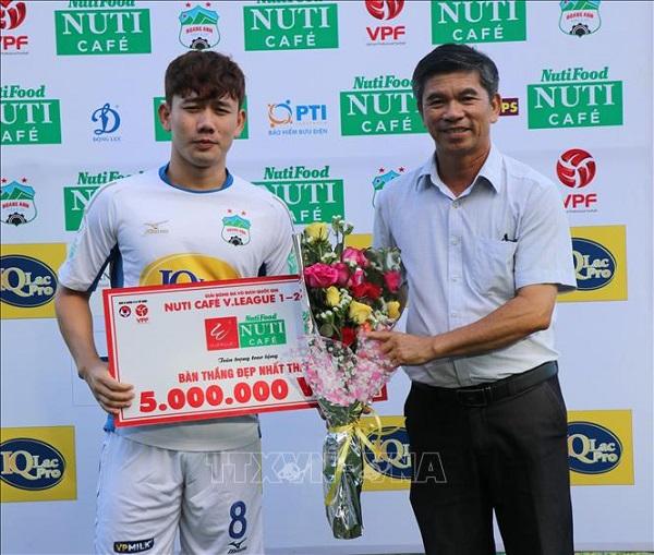 Trần Minh Vương nhận giải Bàn thắng đẹp nhất