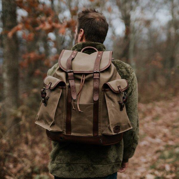 Hình ảnh so sánh backpack và rucksack