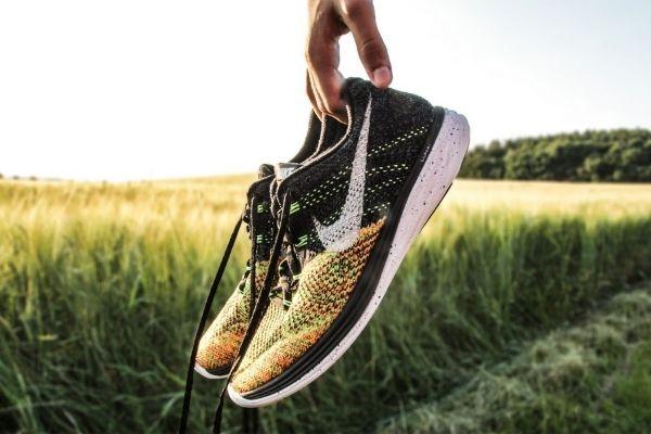Nike và Adidas