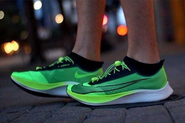 Nike và Adidas