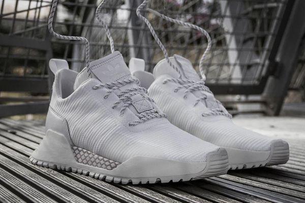 Nike và Adidas