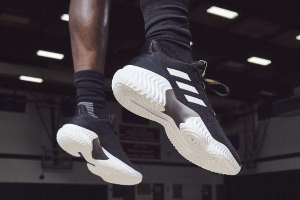 Nike và Adidas