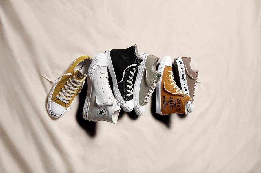 Giày Converse bằng vải canvas