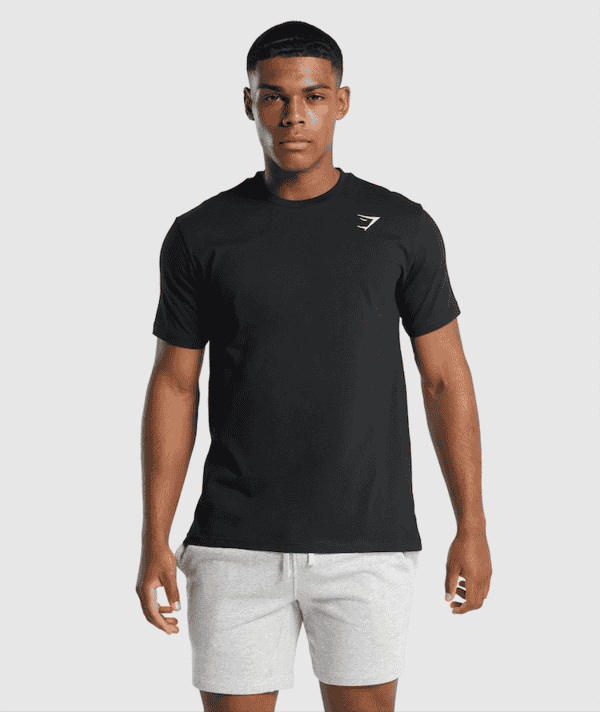 Quần shorts và áo thun