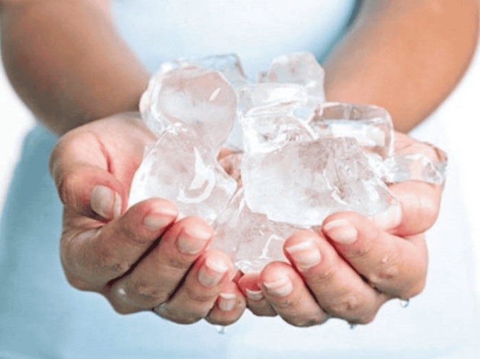 Giảm thiểu cơn đau wax lông bằng cách chườm đá
