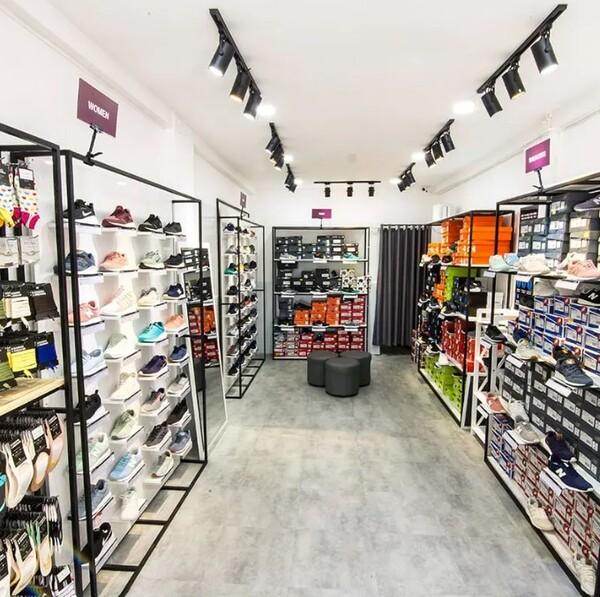Cửa hàng cung cấp các đôi giày New Balance chính hãng