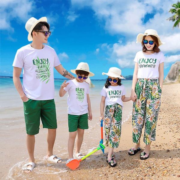 Khi đi biển thì những chiếc mũ khói là một trong những món đồ được nhiều người lựa chọn nhất