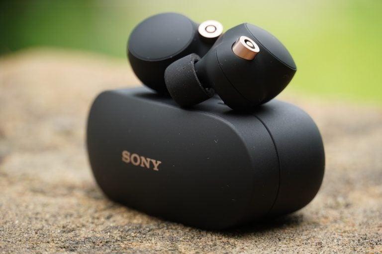 bo-tui-10-loai-tai-nghe-bluetooth-xin-xo-nhat-hien-nay-203