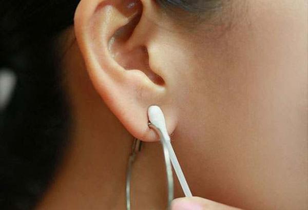Biến chứng khi xỏ khuyên