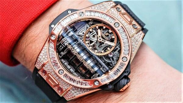 Xác định vị trí đeo đồng hồ Hublot nam để đẹp nhất