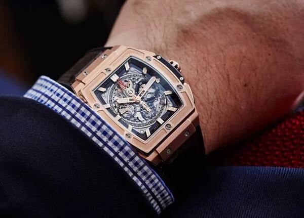 Cách đeo đồng hồ Hublot nam