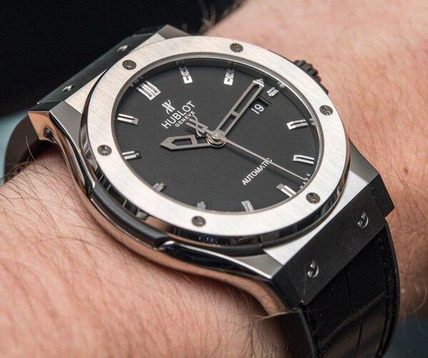 Cách đeo đồng hồ Hublot nam cho người mệnh Mộc