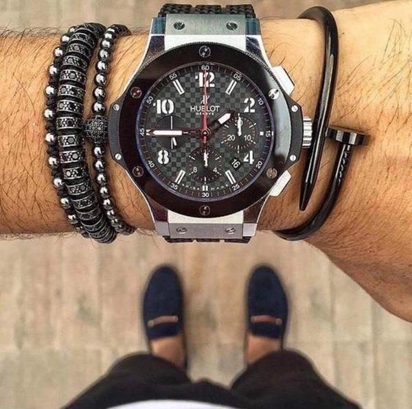 Người mệnh Thổ nên đeo đồng hồ Hublot màu gì?