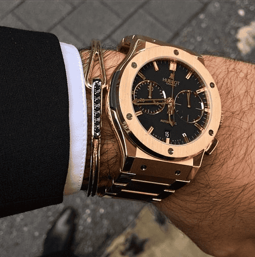Đeo đồng hồ Hublot cùng phụ kiện
