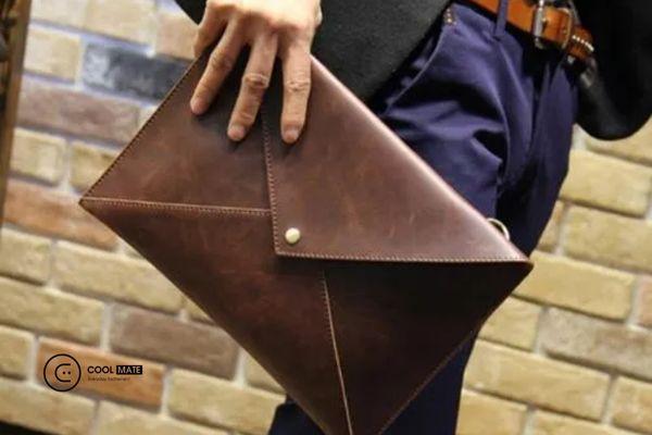 Clutch phong bì: Phong cách hiện đại và trẻ trung