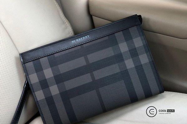 Clutch Burberry: Phong cách cổ điển và thanh lịch