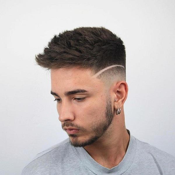 Kiểu tóc Short Quiff kết hợp với kẻ vạch