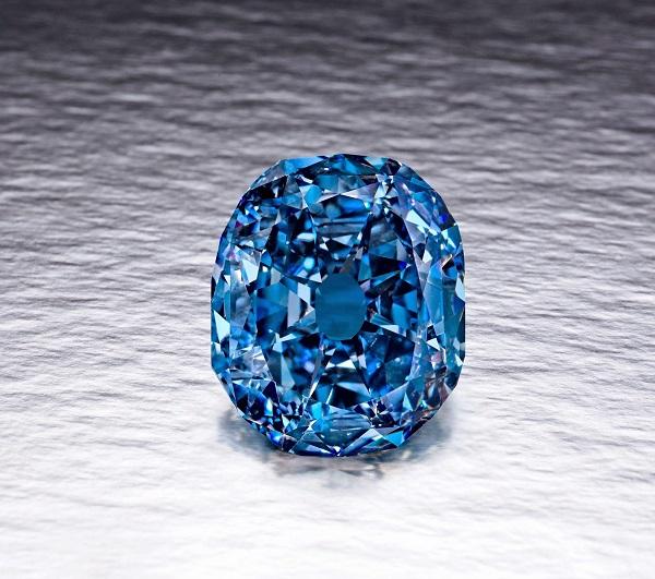 The Wittelsbach-Graff Diamond - kim cương xanh tuyệt hảo