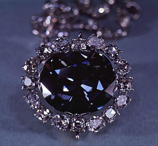 The Hope Diamond - cảm hứng cho viên kim cương trong phim Titanic
